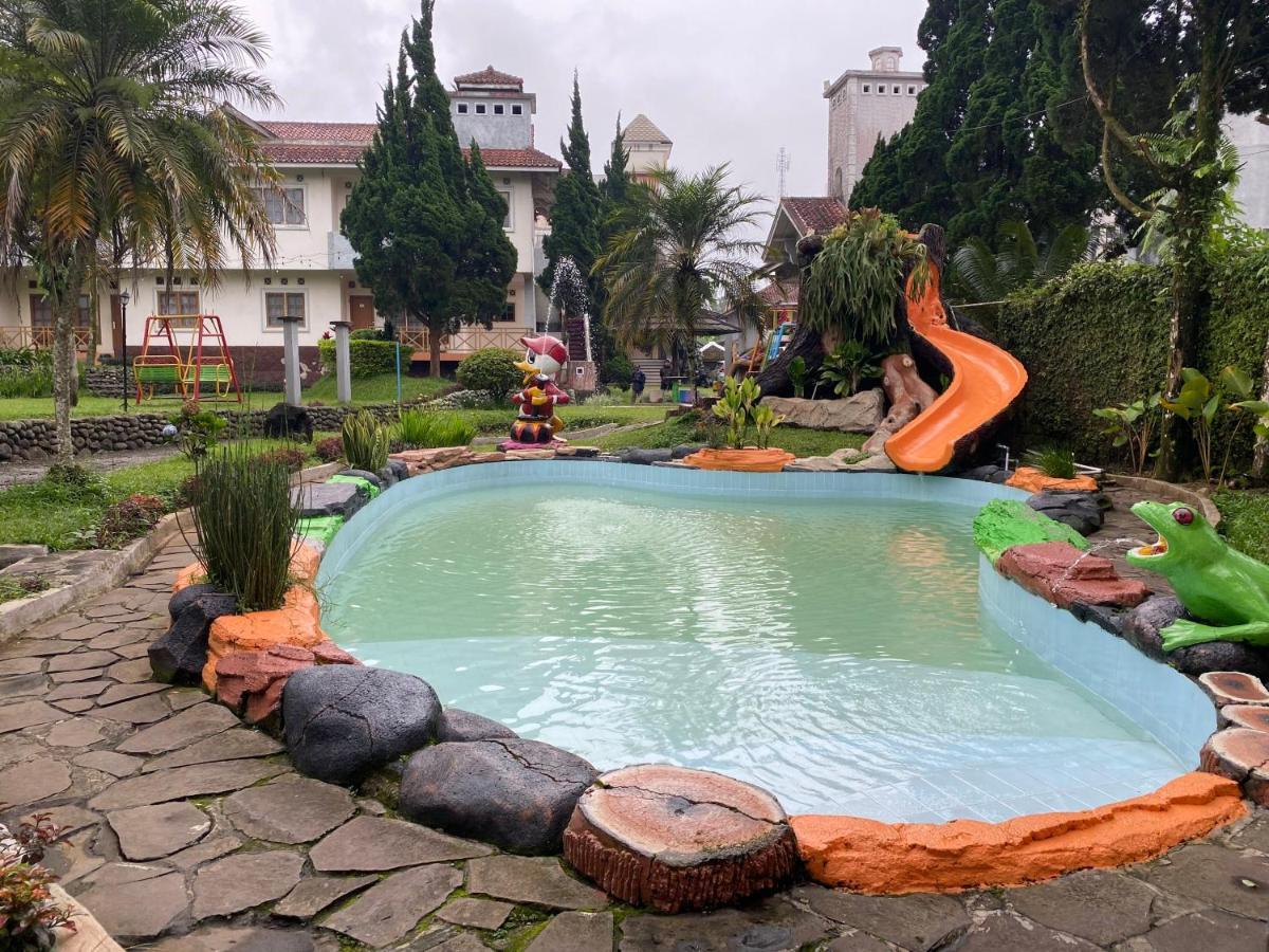 Hotel Puspa Sari Ciater Exterior photo
