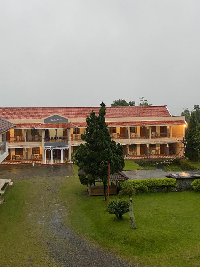 Hotel Puspa Sari Ciater Exterior photo
