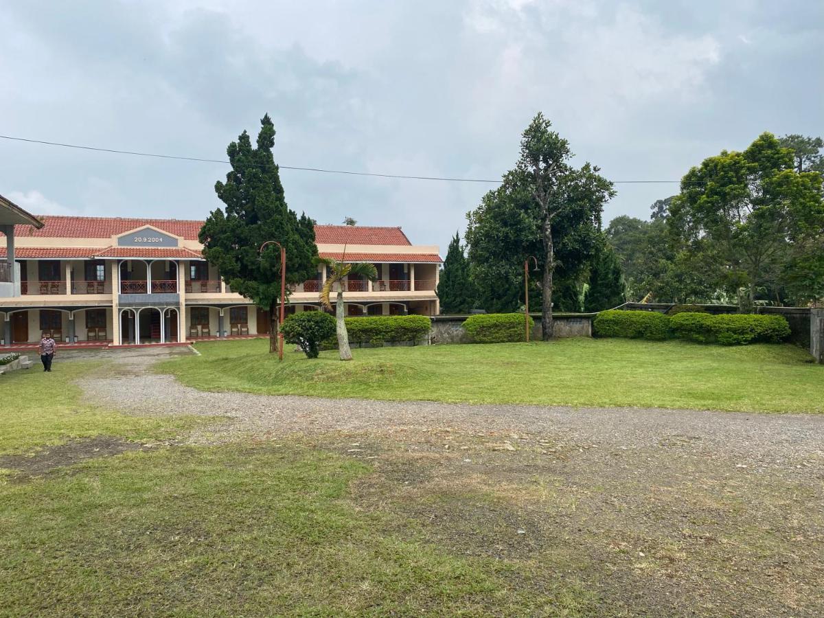 Hotel Puspa Sari Ciater Exterior photo