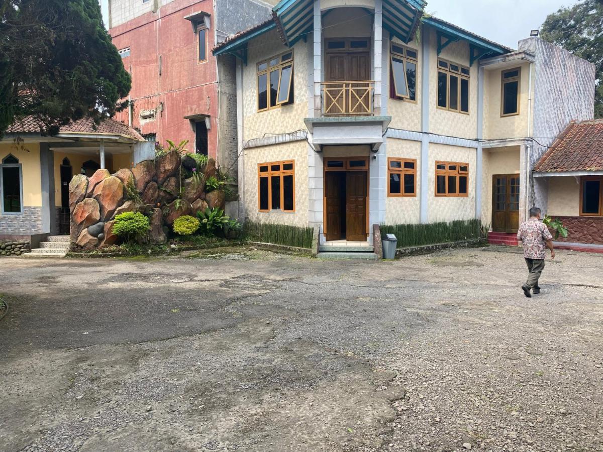 Hotel Puspa Sari Ciater Exterior photo