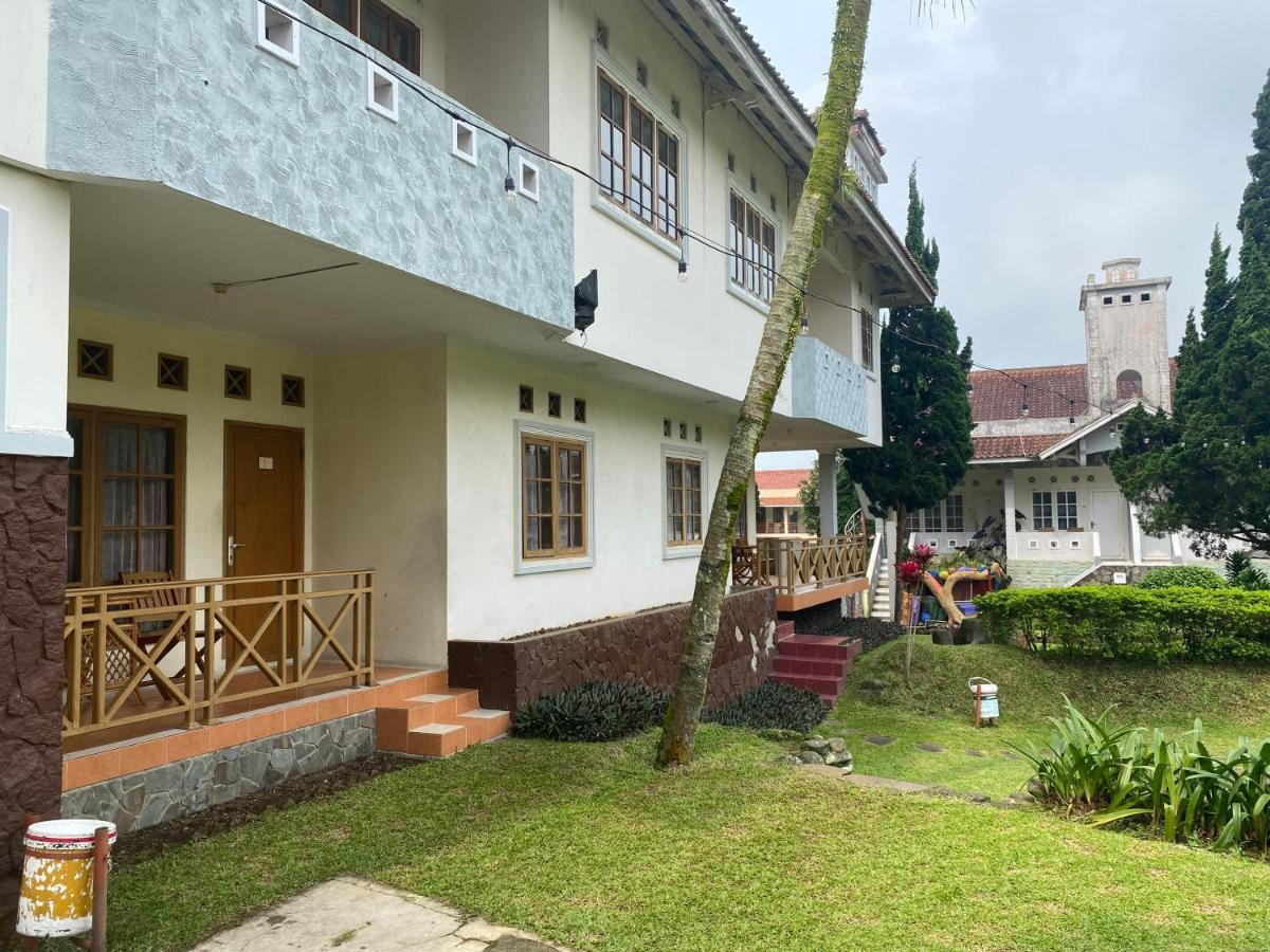 Hotel Puspa Sari Ciater Exterior photo