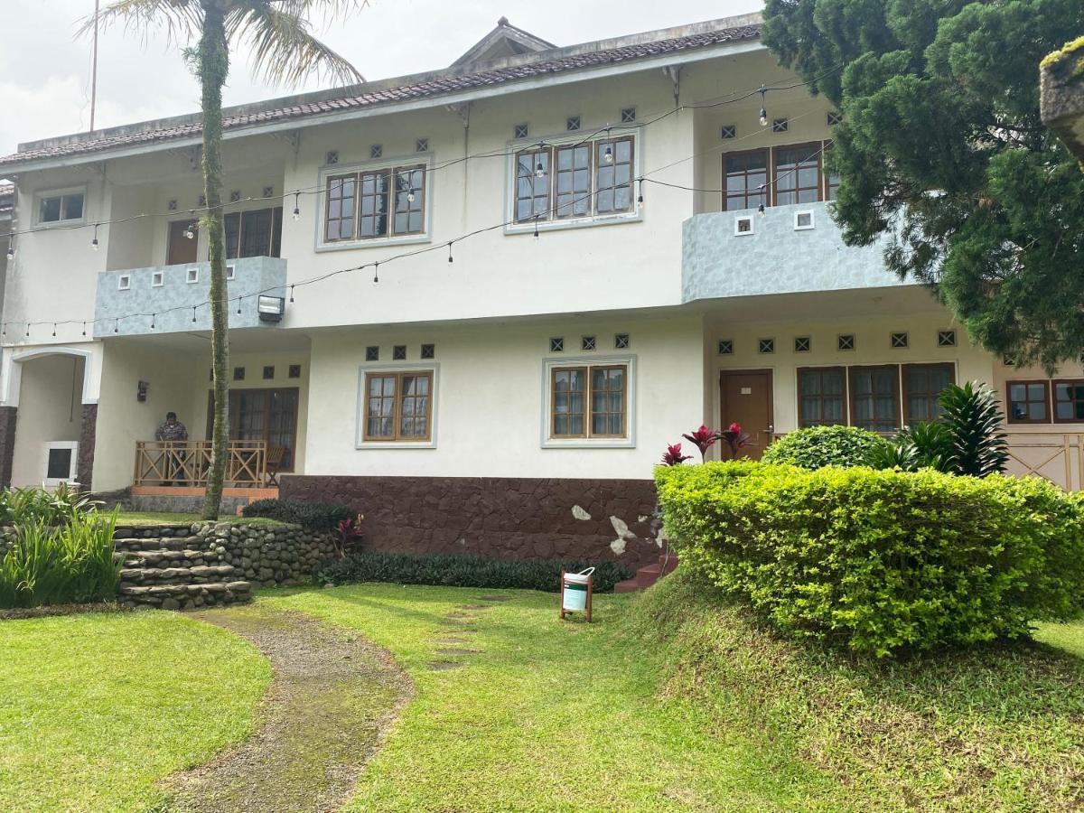Hotel Puspa Sari Ciater Exterior photo