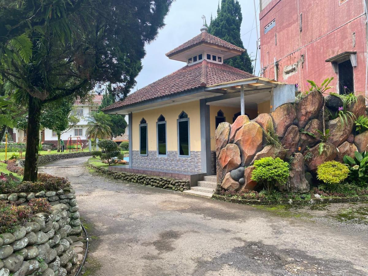 Hotel Puspa Sari Ciater Exterior photo