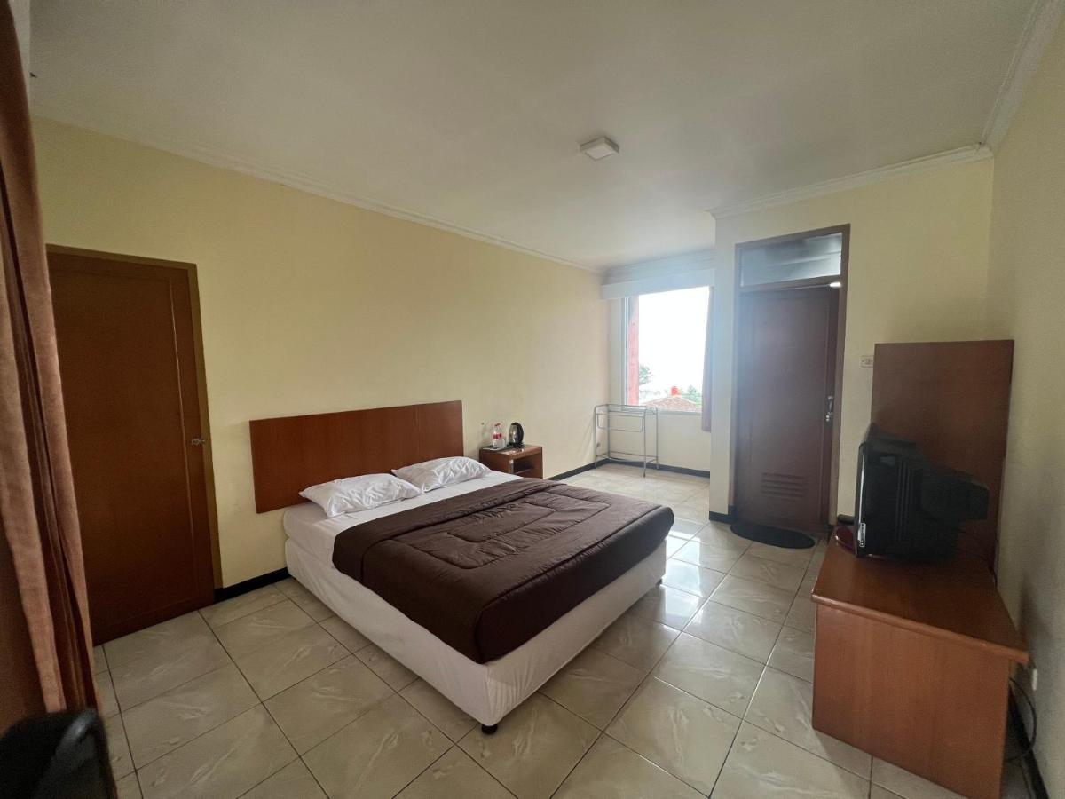 Hotel Puspa Sari Ciater Exterior photo