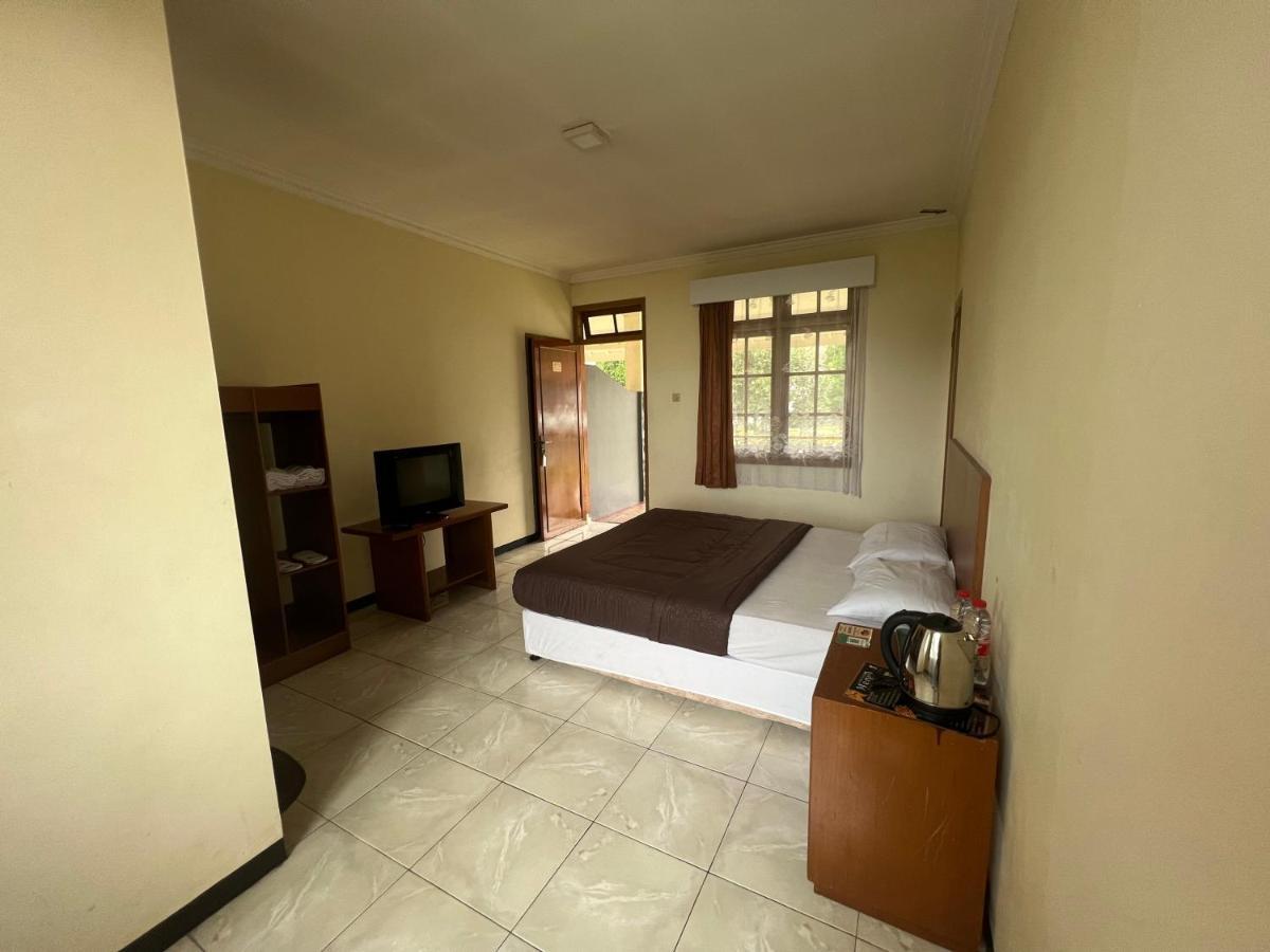 Hotel Puspa Sari Ciater Exterior photo