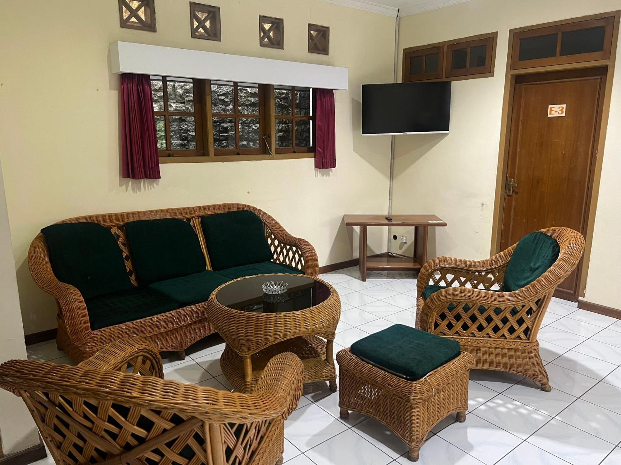 Hotel Puspa Sari Ciater Exterior photo