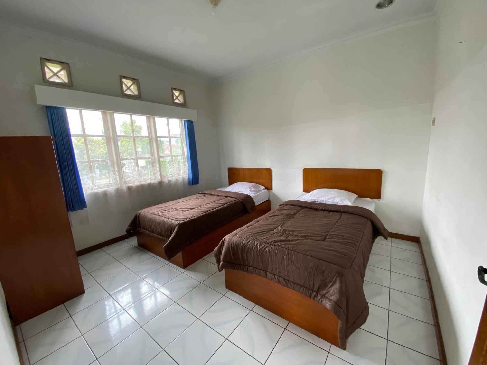 Hotel Puspa Sari Ciater Exterior photo